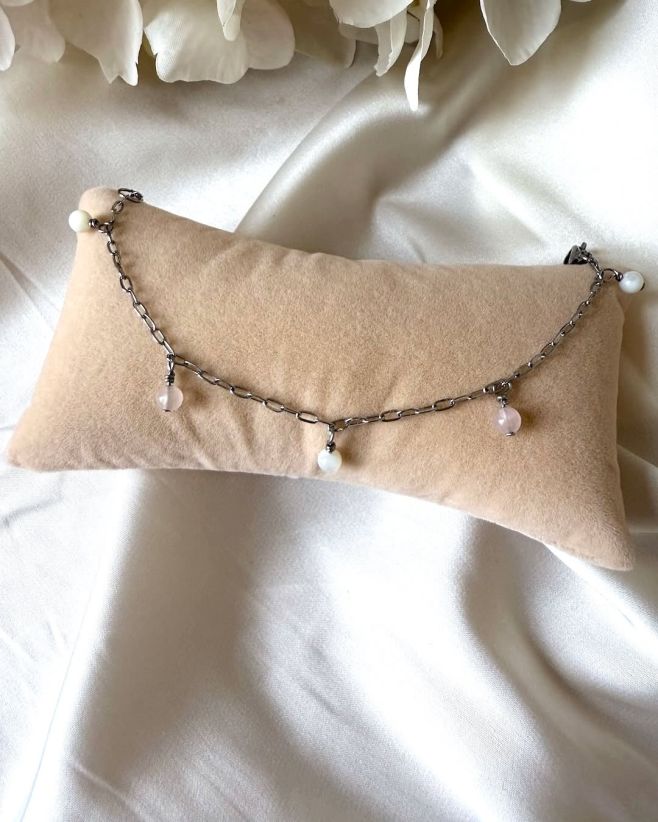 💕 Náramek s perletí a růženíny na oválném ocelovém řetízku. Elegantní šperk pro romantickou duši. Růženín je považován za...