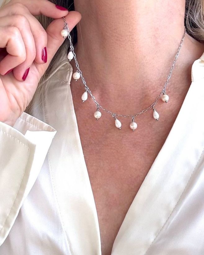 ✨ Náhrdelník s krásnou perletí s perlovým leskem na oválném ocelovém řetízku. Perleť je symbolem ženskosti a čistoty....