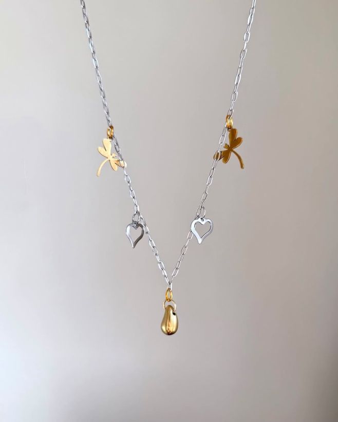 💛🤍 Náhrdelník s přívěsky v kombinaci zlata a stříbra na oválném řetízku. Limitka s originálním designem pro váš stylový...
